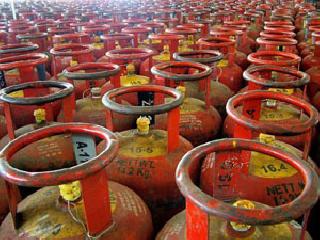 Gas cylinders will cost 250 rupees? | गॅस सिलिंडर २५० रूपयांनी महागणार?