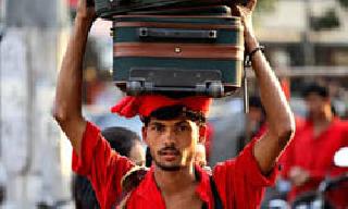 Rail hamalachal prices are also rising | रेल्वे हमालांचीही आता दरवाढ Rail hamalachal prices are also rising | रेल्वे हमालांचीही आता दरवाढ