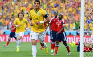 FIFA World Cup, Brazil lead 1-0 | फिफा विश्वचषक, ब्राझील १-० ने आघाडीवर FIFA World Cup, Brazil lead 1-0 | फिफा विश्वचषक, ब्राझील १-० ने आघाडीवर