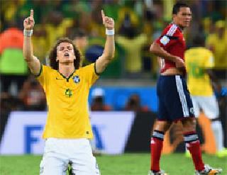 Brazil beat Brazil in semi-finals | कोलंबियावर मात करत ब्राझील सेमीफायनलमध्ये Brazil beat Brazil in semi-finals | कोलंबियावर मात करत ब्राझील सेमीफायनलमध्ये