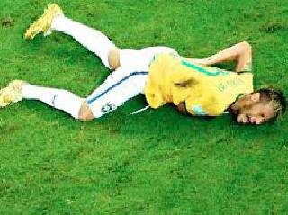 Brazil push Newyar out of World Cup due to injuries | ब्राझीलला धक्का, दुखापतीमुळे नेयमार वर्ल्डकपबाहेर