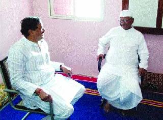 Tatkare-Hazare's visit | तटकरे-हजारे यांची भेट