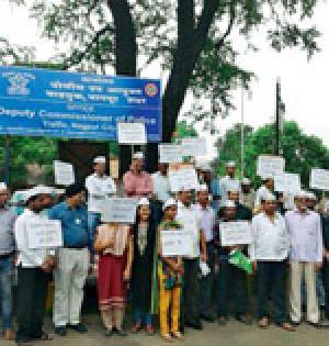 Stop picking trains in the name of parking | पार्किंगच्या नावावर गाड्या उचलणे थांबवा Stop picking trains in the name of parking | पार्किंगच्या नावावर गाड्या उचलणे थांबवा