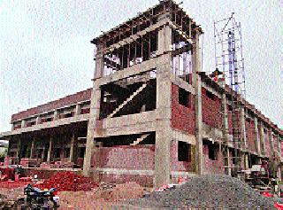 Start of construction | बांधकामांचा सपाटा सुरू Start of construction | बांधकामांचा सपाटा सुरू