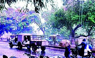 The presence of rain in the district! | जिल्ह्यात पावसाची हजेरी! The presence of rain in the district! | जिल्ह्यात पावसाची हजेरी!