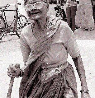 Beneficiaries are unimaginable | लाभार्थी निराधारच Beneficiaries are unimaginable | लाभार्थी निराधारच