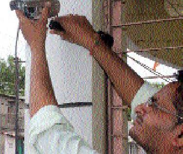 Camera watch on garbage | कचरा टाकणाऱ्यांवर कॅमेऱ्याचा वॉच