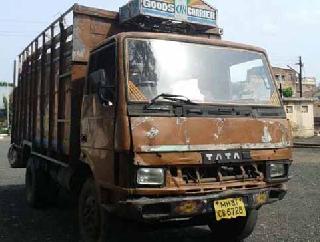 With the help of villagers, the thieves of the police | गावकर्यांच्या सहकार्याने चोरटे पोलिसांच्या ताब्यात With the help of villagers, the thieves of the police | गावकर्यांच्या सहकार्याने चोरटे पोलिसांच्या ताब्यात