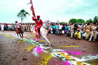 Pandharamsam Vaishnava riots Rangee | पंढरीसमीप वैष्णव दंगले रिंगणी