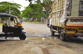 City's MIDC pothole | नगरची एमआयडीसी खड्ड्यात