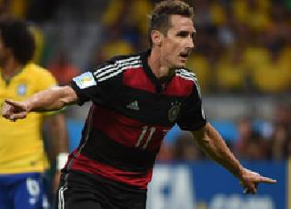 Brazil shock Germany in final | ब्राझीलचा धूव्वा उडवत जर्मनी फायनलमध्ये Brazil shock Germany in final | ब्राझीलचा धूव्वा उडवत जर्मनी फायनलमध्ये