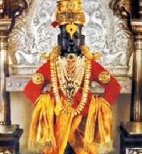 The Chief Minister worshiped the goddess Vitthal | मुख्यमंत्र्यांनी सपत्नीक केली विठ्ठलाची पूजा The Chief Minister worshiped the goddess Vitthal | मुख्यमंत्र्यांनी सपत्नीक केली विठ्ठलाची पूजा