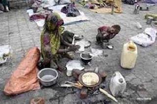 The number of poor people in the country decreased | देशात गरिबांची संख्या घटली