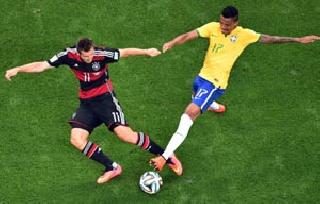 Brazil's 'Clothing'! | ब्राझीलचे ‘वस्त्रहरण’!
