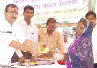We can make economic progress through the group | गटाच्या माध्यमातून आर्थिक प्रगती साधावी