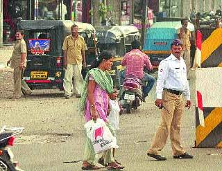 The control of the roads taken by the races | रिक्षांनी घेतला रस्त्यांचा ताबा The control of the roads taken by the races | रिक्षांनी घेतला रस्त्यांचा ताबा
