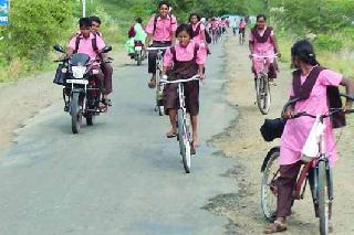 विद्यार्थ्यांचा जीवघेणा प्रवास