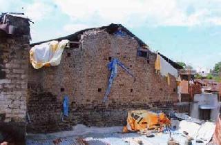 Dangerous buildings are still standing | धोकादायक इमारती अद्याप उभ्याच Dangerous buildings are still standing | धोकादायक इमारती अद्याप उभ्याच