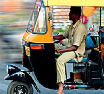 63 autorickshaw seized | ६३ आॅटोरिक्षा जप्त
