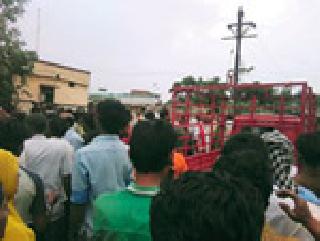 The last minute reached Thane | अंत्ययात्रा पोहोचली ठाण्यात The last minute reached Thane | अंत्ययात्रा पोहोचली ठाण्यात
