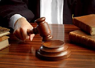 Court police | न्यायालयाचे पोलिसांवर ताशेरे Court police | न्यायालयाचे पोलिसांवर ताशेरे