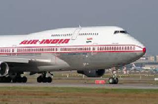 Due to the absence of employees, the flight of the aircraft lasted 18 hours | कर्मचा-यांअभावी विमानाचे उड्डाण १८ तास रखडले Due to the absence of employees, the flight of the aircraft lasted 18 hours | कर्मचा-यांअभावी विमानाचे उड्डाण १८ तास रखडले