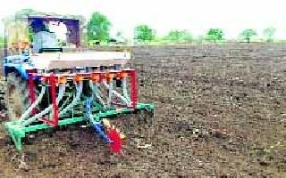 Sowing increased by tractor | ट्रॅक्टरद्वारे वाढली पेरणी