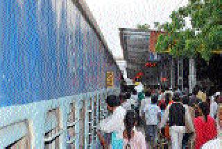 On the opening of Paradgaon railway station | पारडगाव रेल्वे स्थानक उघड्यावर On the opening of Paradgaon railway station | पारडगाव रेल्वे स्थानक उघड्यावर