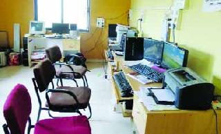 जिल्ह्यातील पालिकांचे काम ठप्प