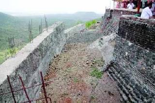 Mahuragad will change the way | माहुरगडाचे रुपडे पालटणार