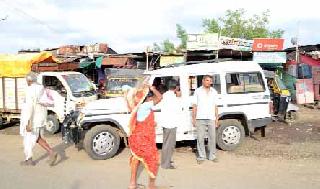 Driving difficulties in Kanargaon Traders | कनेरगावातील व्यापाऱ्यांना वाहनचालकांचा त्रास