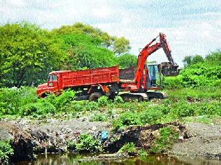 The municipal pumping station is in danger | महापालिकेचे पंपिंग स्टेशन धोक्यात The municipal pumping station is in danger | महापालिकेचे पंपिंग स्टेशन धोक्यात