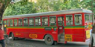 Passengers suffer from leaking buses | गळक्या बसेसमुळे प्रवासी त्रस्त