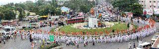 Welcome to the bead of Gajanan Maharaj Palkhi | बीडमध्ये गजानन महाराजांच्या पालखीचे उत्साहात स्वागत Welcome to the bead of Gajanan Maharaj Palkhi | बीडमध्ये गजानन महाराजांच्या पालखीचे उत्साहात स्वागत