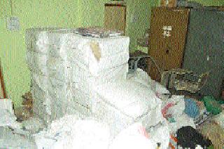 3 Kgital Gutka reserves fall | 3 क्ंिवटल गुटखा साठा पडून 3 Kgital Gutka reserves fall | 3 क्ंिवटल गुटखा साठा पडून