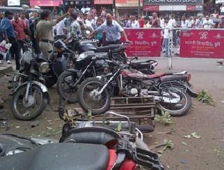 The police misled the Pune bomb blast | पुणे बाँबस्फोट केल्याचे सांगून केली पोलीसांची दिशाभूल The police misled the Pune bomb blast | पुणे बाँबस्फोट केल्याचे सांगून केली पोलीसांची दिशाभूल