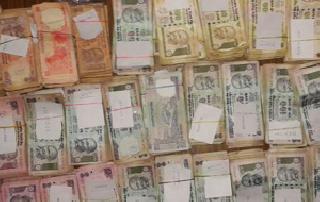 92 lakh cash received from the bribe commissioner | लाचखोर आयुक्ताकडे मिळाली 92 लाखांची रोकड 92 lakh cash received from the bribe commissioner | लाचखोर आयुक्ताकडे मिळाली 92 लाखांची रोकड