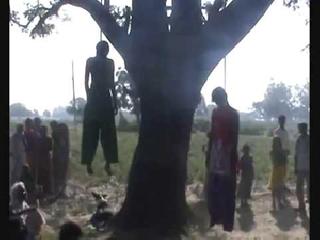 The tomb of Badaun victims is under water | बदायूं पीडितांची थडगी पाण्याखाली