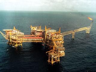 Airgate from ONGC wells | ओएनजीसीच्या विहिरीतून वायुगळती Airgate from ONGC wells | ओएनजीसीच्या विहिरीतून वायुगळती