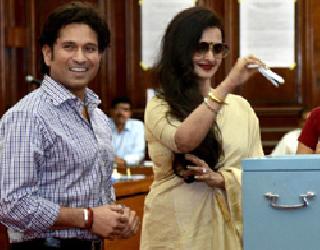 Tendulkar's return to the Rajya Sabha, only 3 times in 2 years | राज्यसभेकडे सचिनची पाठ, २ वर्षात फक्त ३ वेळा हजर