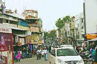 Due to widening | रुंदीकरणानंतरही कोंडी Due to widening | रुंदीकरणानंतरही कोंडी