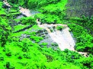 Street colony in Peth taluka | पेठ तालुक्यात रस्त्यांची चाळण Street colony in Peth taluka | पेठ तालुक्यात रस्त्यांची चाळण