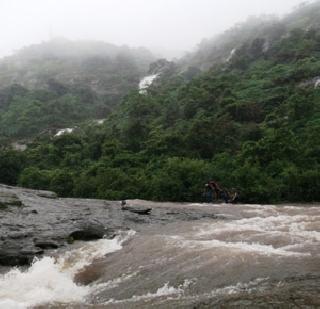 Dying in Bhushi dam, youth dies | भुशी धरणात बुडून तरुणाचा मृत्यू