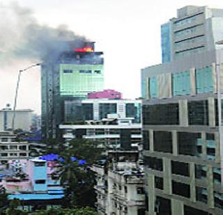 Owner of lotus park fire, developer crime | लोटस पार्क आगीप्रकरणी मालक, विकासकावर गुन्हा