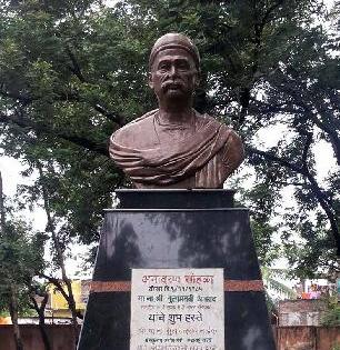 Washim police forget 'Lokmanya' | वाशिम पालिकेला ‘लोकमान्यांचा’ विसर Washim police forget 'Lokmanya' | वाशिम पालिकेला ‘लोकमान्यांचा’ विसर