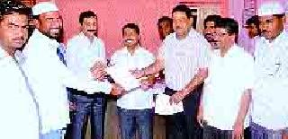 Distribution of Reservation Certificates in Ambujoge | अंबाजोगाईत आरक्षण प्रमाणपत्रांचे वाटप