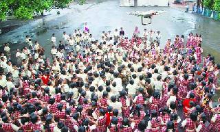 See how fun it is! | किती मौज आहे पहातरी.. विमान फिरते अधांतरी़़!