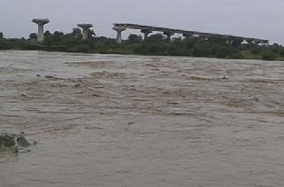 The floods of Purna remained in the next day | पूर्णेचा पूर दुसर्‍या दिवशीही कायम