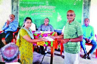 Award distribution in Shah Vidyalaya | शाह विद्यालयात पारितोषिक वितरण