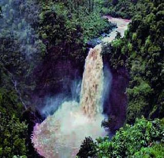 The question of the security of Dabhosa waterfall | दाभोसा धबधब्याच्या सुरक्षिततेचा प्रश्न